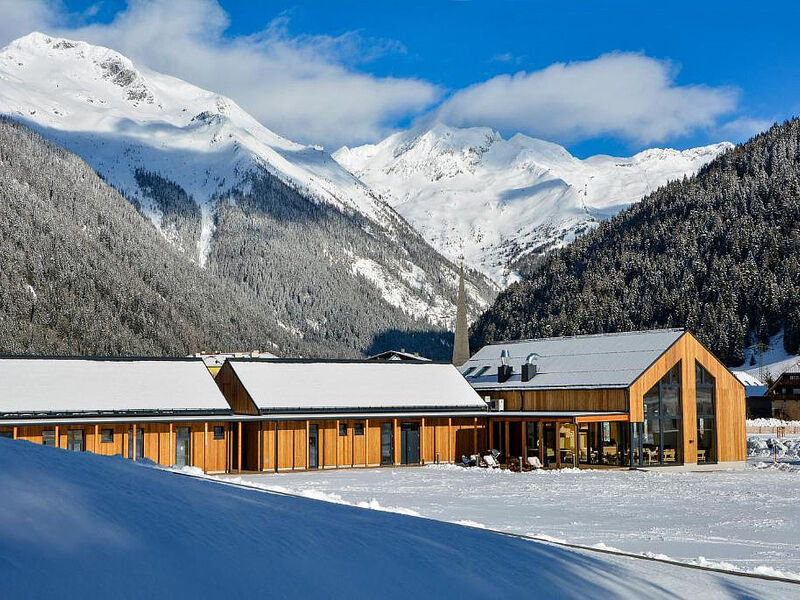 HOCHoben Chalets & Mobilhomes se skipasem